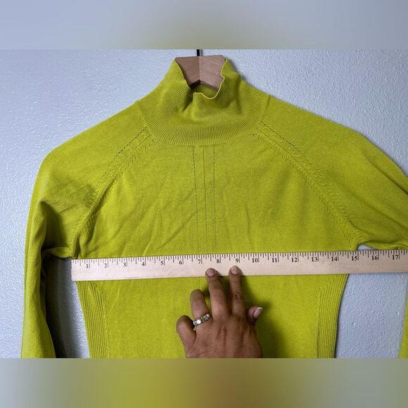 L.A.M.B. Silk Cashmere Blend Turtleneck Sweater Size M - Picture 10 of 11